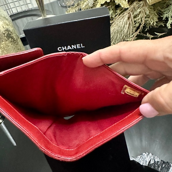CHANEL RED LEATHER CAMELLIA LONG WALLET SERIE 16256612 - Picture 12 of 16